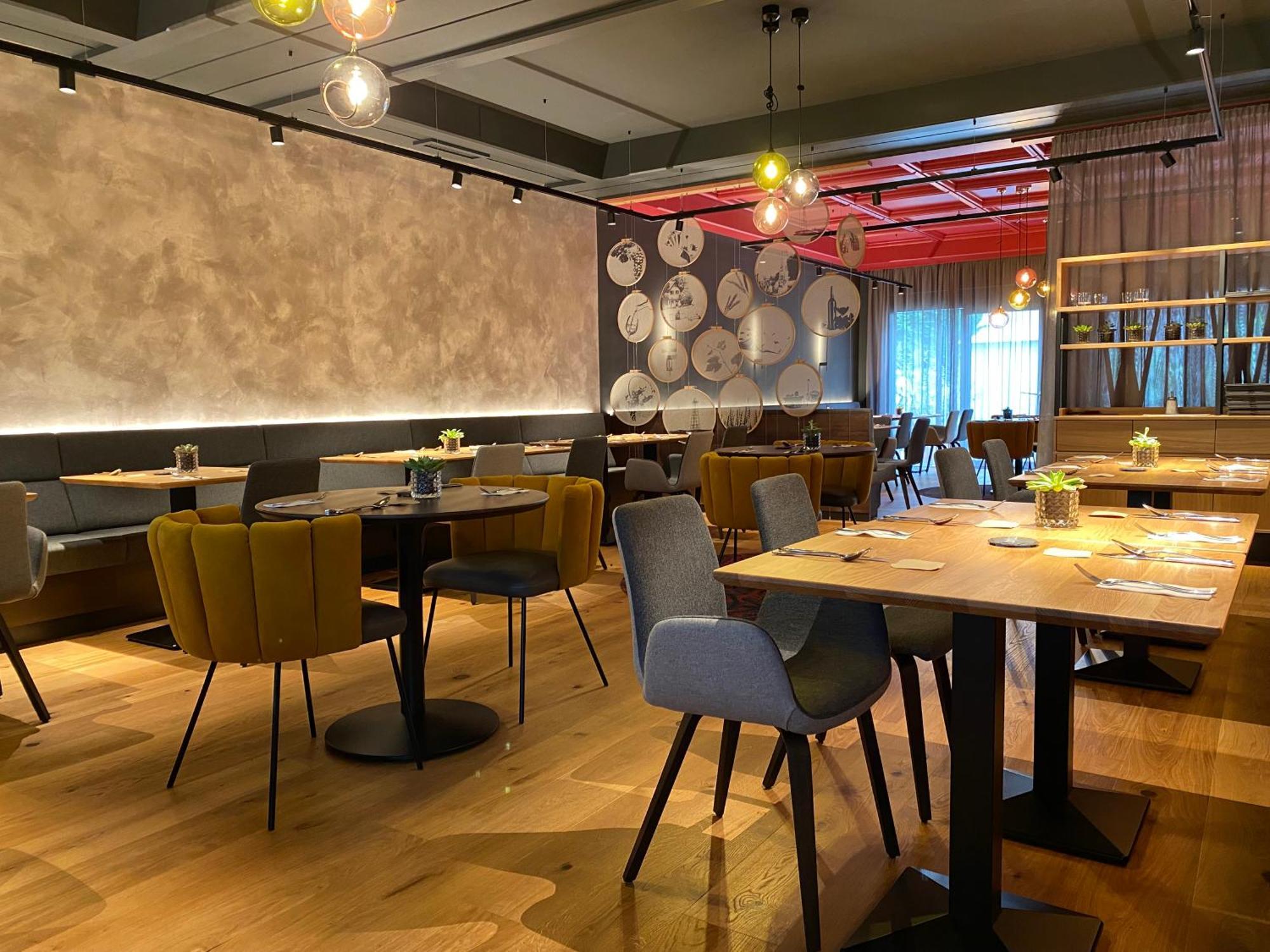 Hotel-Restaurant-Vinothek Felix Sommer Auersthal Dış mekan fotoğraf