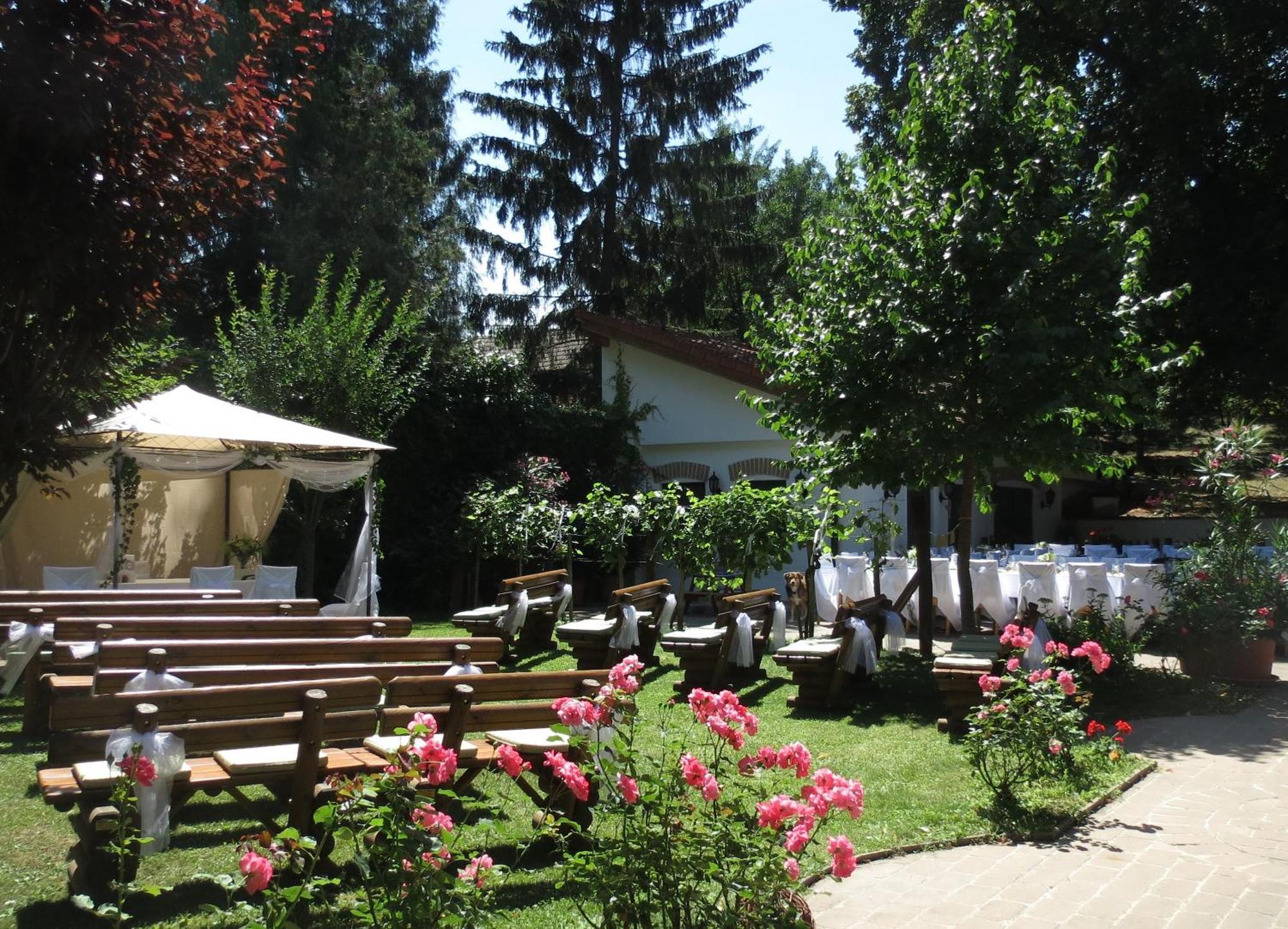 Hotel-Restaurant-Vinothek Felix Sommer Auersthal Dış mekan fotoğraf
