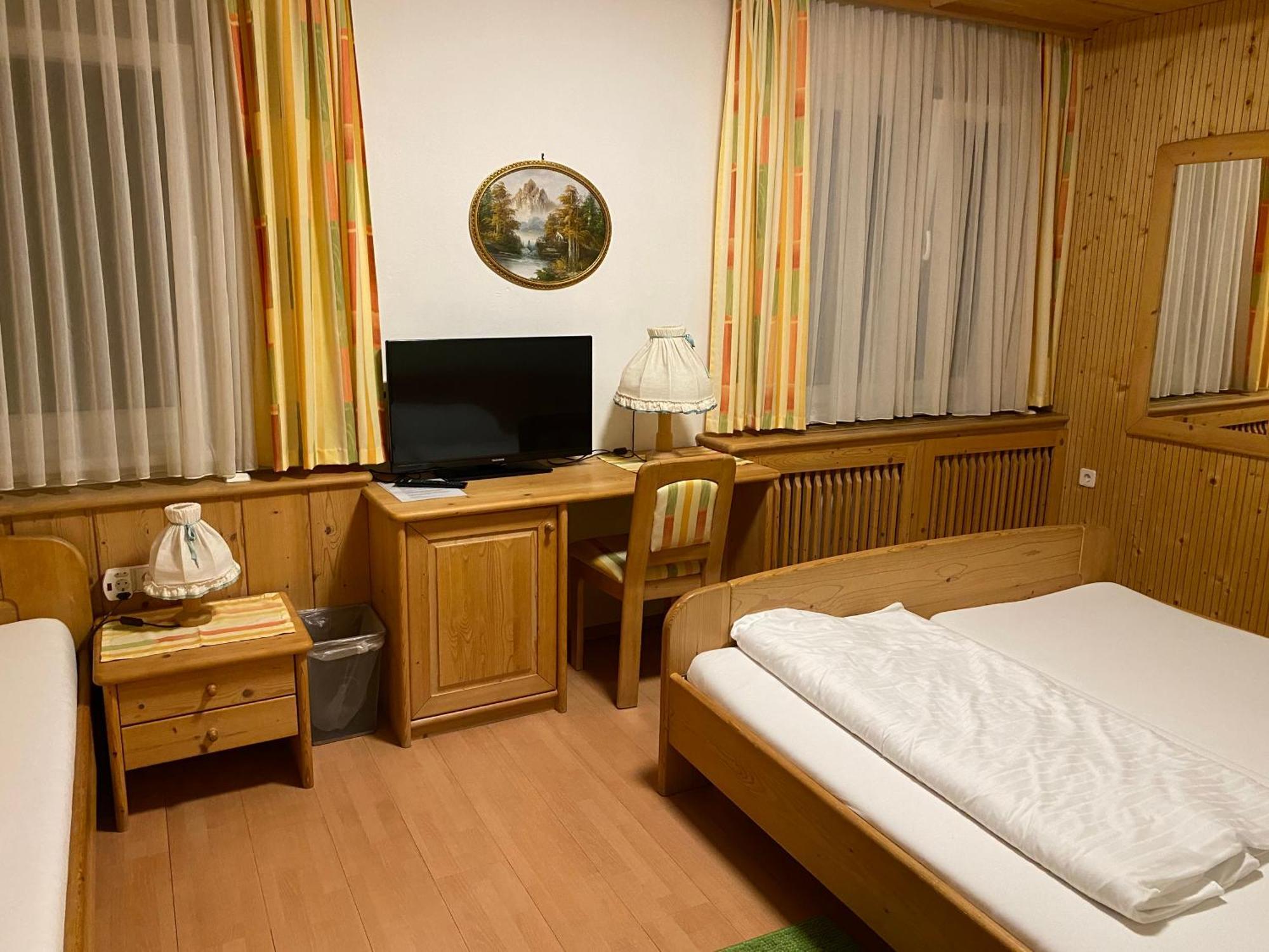 Hotel-Restaurant-Vinothek Felix Sommer Auersthal Dış mekan fotoğraf