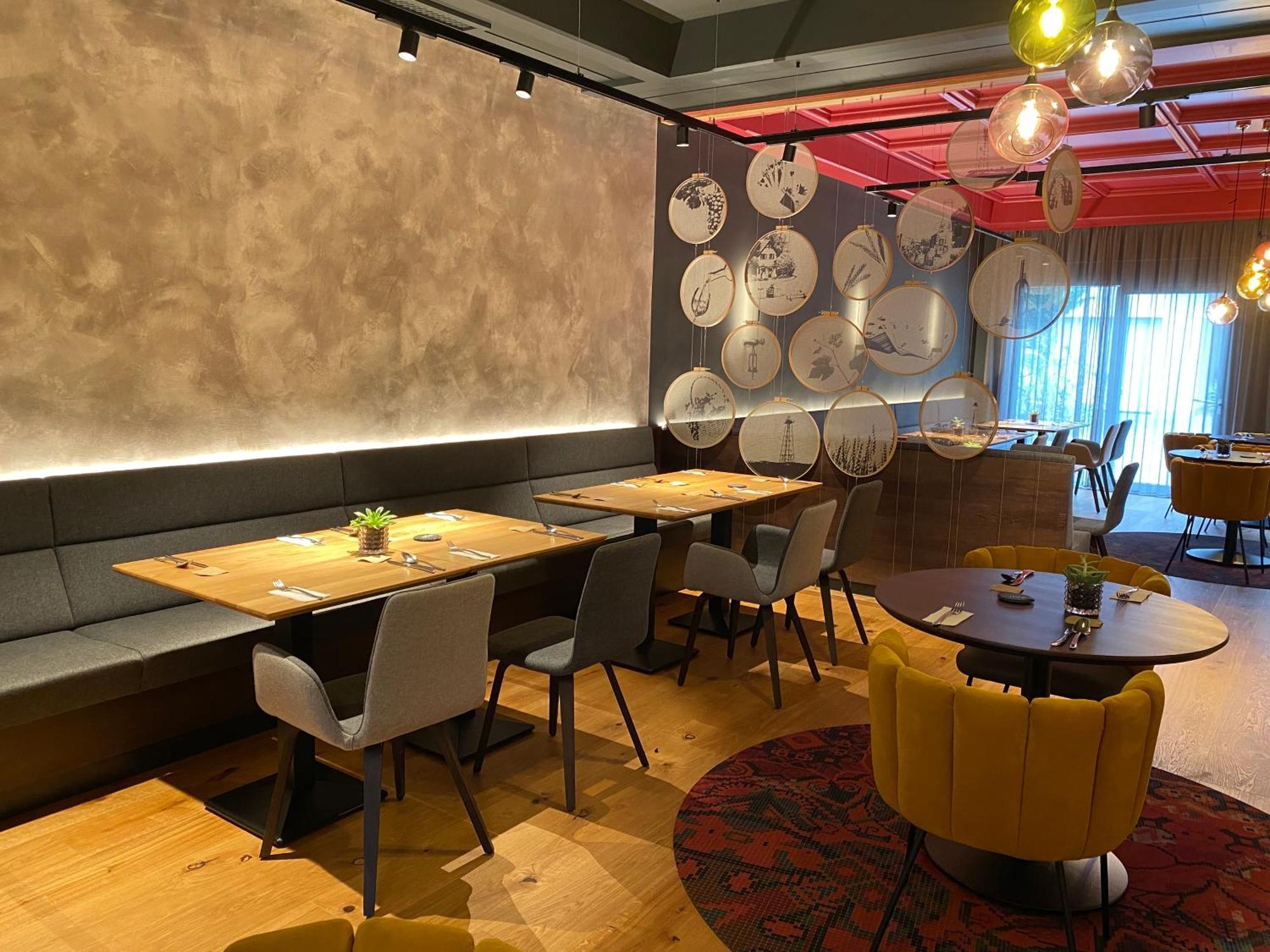 Hotel-Restaurant-Vinothek Felix Sommer Auersthal Dış mekan fotoğraf